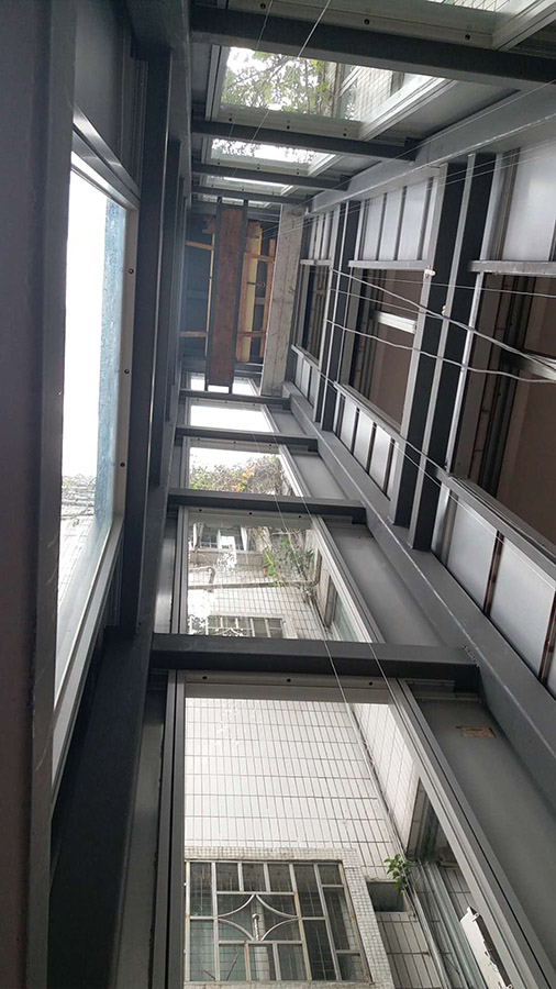 电梯内部结构仰视图